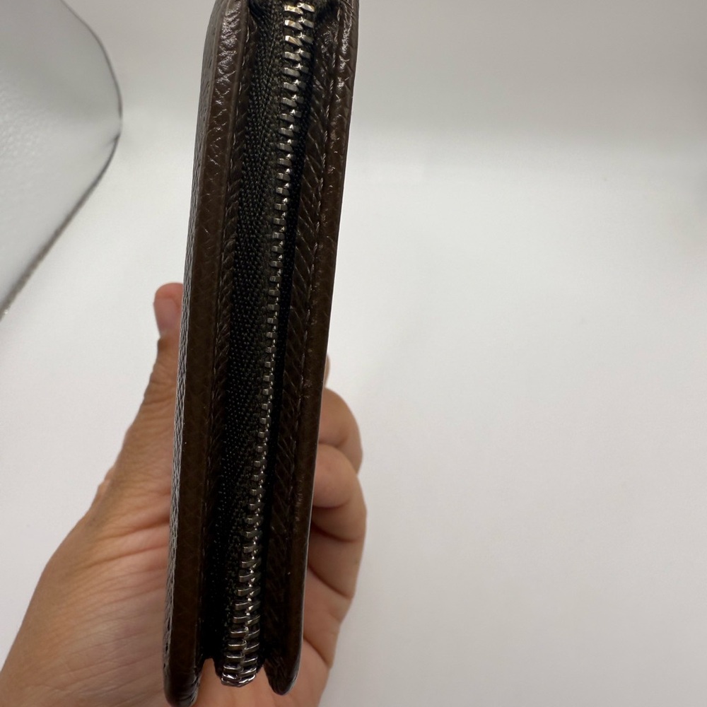 Louis Vuitton Taiga Leather Men’s zippy Wallet CA5112 - Picture 10 of 12